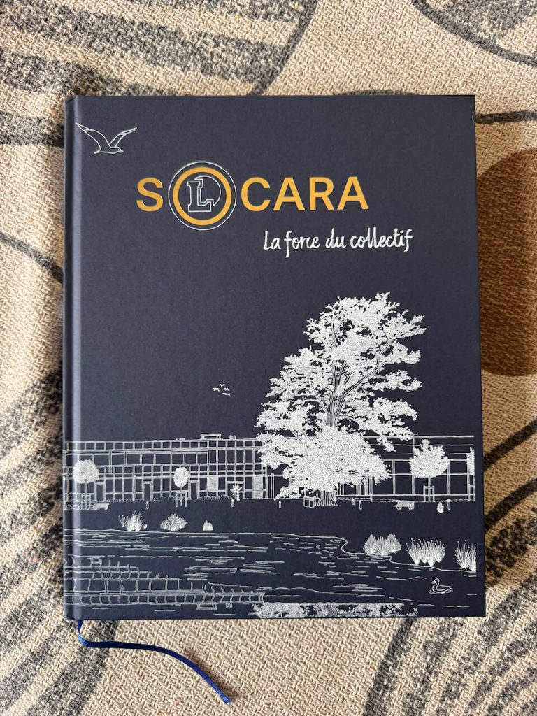 Couverture du livre des 50 ans de Socara E.Leclerc avec illustration sérigraphiée de Paper and Pen