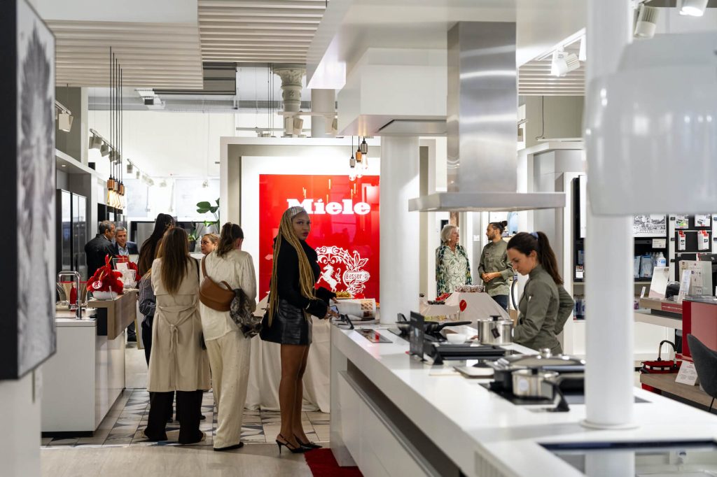 Vernissage de l’exposition Paper & Pen chez Miele pendant la Paris Design Week